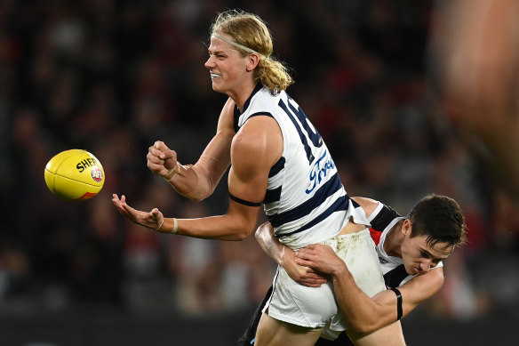 Sam De Koning will be with Geelong until at least 2025. 