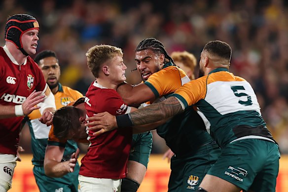 Hoskins Sotutu of the AUNZ XV is tackled 