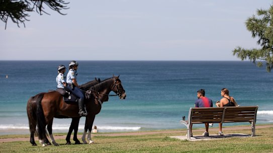 Mounted police at Bondi Beach question beach goers why they are not following new social distancing rules.