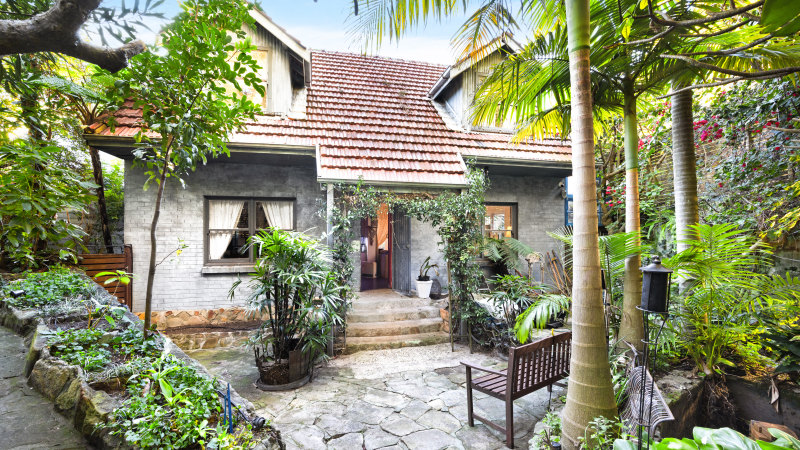 Lawyer Brett Galloway pitches Watsons Bay home for pre-spring sale