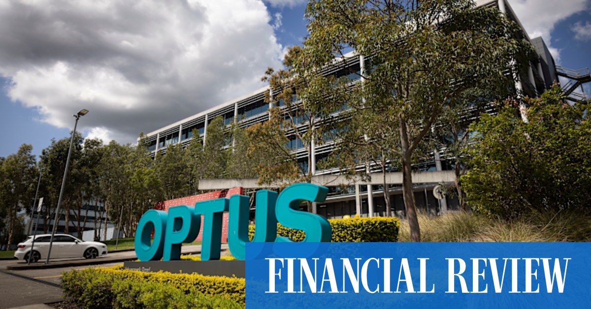 Optus has reshuffled its executive team, with chief information officer Mark Potter leaving the company as the telco group prepares for a Senate inquiry.