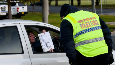 Coronavirus Victoria Long Queues At Victorian Nsw Border As Gladys Berejiklian Warns Of Tougher Restrictions