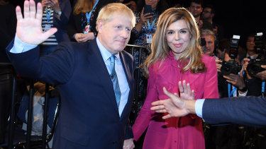 Boris Johnson Stirs Up Italy S Rage As Girlfriend Visits Lake Como Celebrity Hub