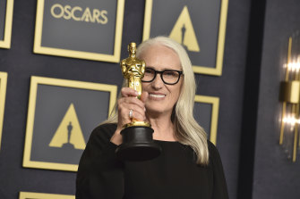 Jane Campion with the Oscar for best director for The Power of the Dog.