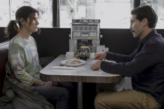 Jon Berthal, rechts, spielt neben Sandra Bullock in The Unforgivable die Möchtegern-Liebe.