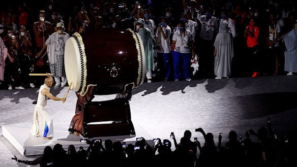 Kensaku Sato performs during the closing ceremony. 