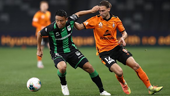 Brisbane Roar's Matthew Ridenton pressures Tomoki Imai of Western United.