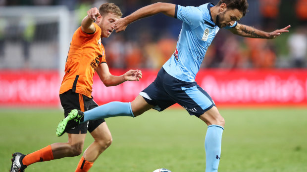 Ninkovic controls the ball against Brisbane in Sydney FC's 5-0 romp.