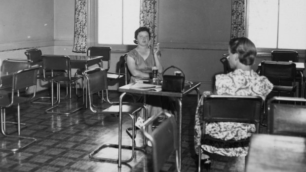 The ladies lounge, Tallangatta Hotel, 1954.