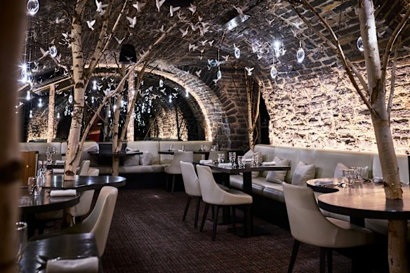 Sala de jantar de Taniere3 em Quebec.