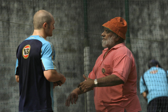 Australian spinner Jason Krejza talks to former Indian cricketer Bishan Singh Bedi during a practice session in New Delhi, India, 2008.