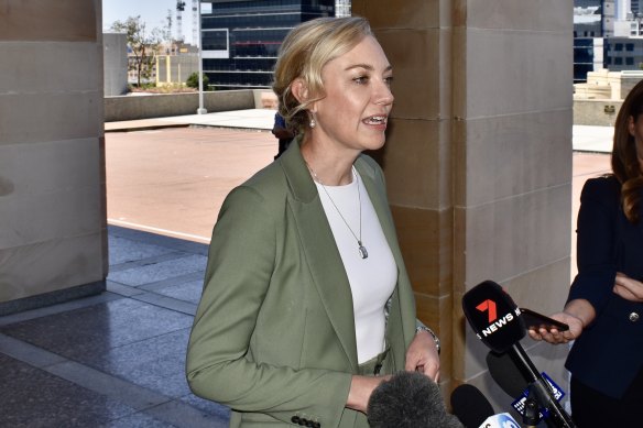 Mia Davies announces her resignation as opposition leader. 