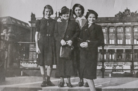 Toni Ibermann with her daughters (from left) Ursel, Lotte and Sonja in 1938.
