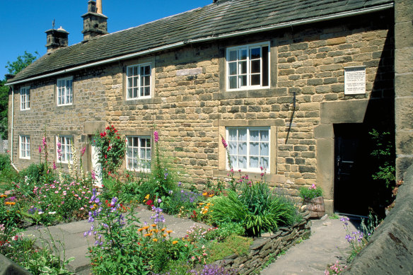 The so-called “Plague Cottage” of Eyam, in Derbyshire. The white plaque above the door on the right commemorates the village’s first plague victims in 1665, including tailor’s assistant George Vicars.