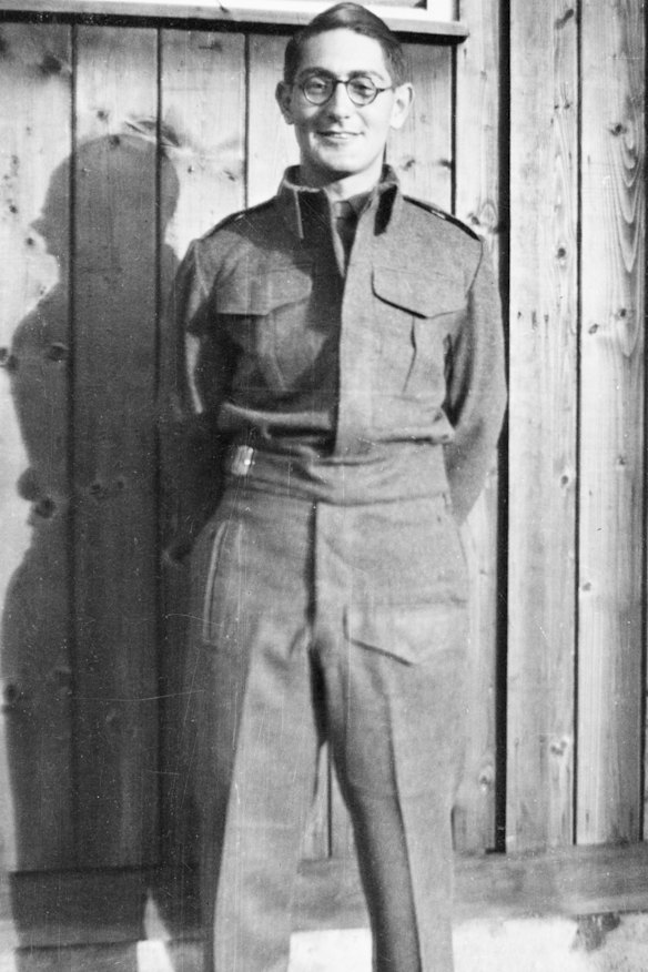 Lawrence Saywell, retratado quando era prisioneiro no Stalag VII em Moosburg, Alemanha, em 1941.