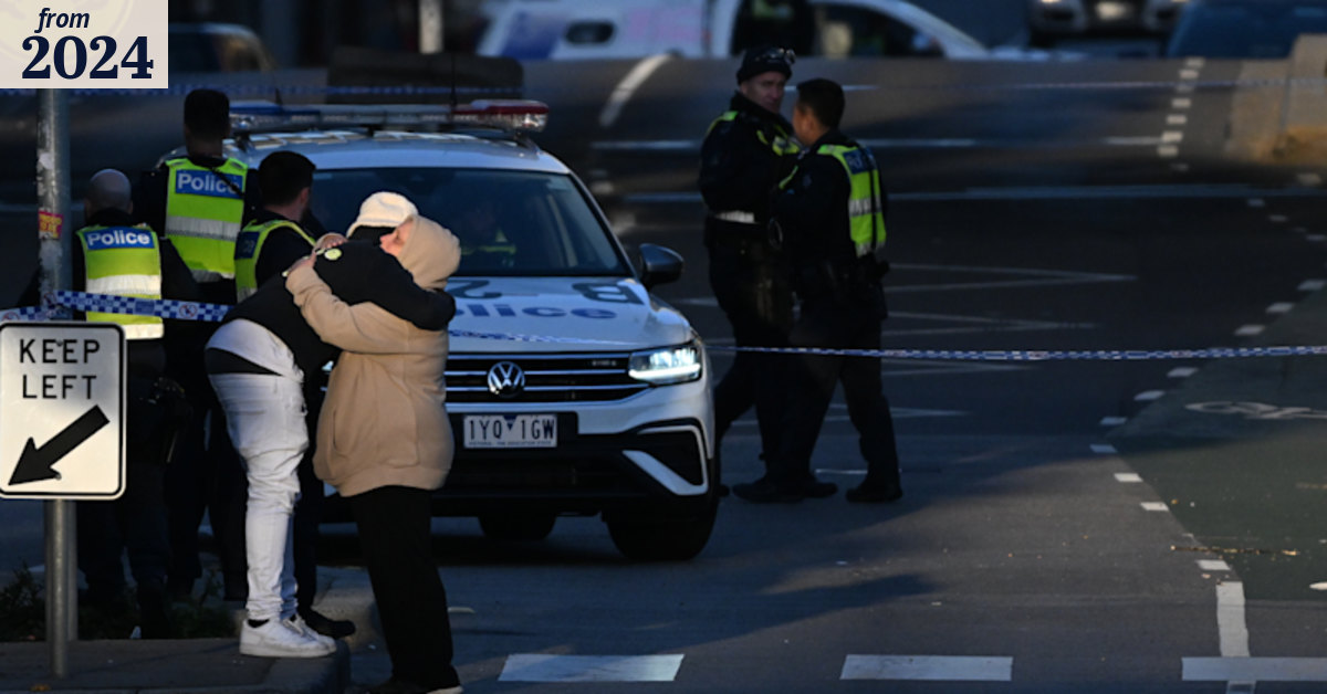 North Melbourne shooting: Police hunt gunman after man shot dead early ...