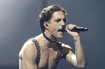 Damiano David performs with Maneskin at Eurovision.