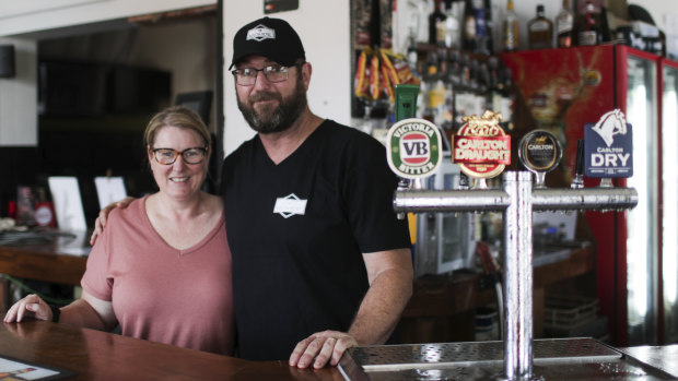Batlow Hotel owners Linda and Matthew Rudd, who are remaining open to feed firefighters and residents.
