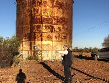 Architect Glenn Murcutt at the Cobar Sound Chapel site.