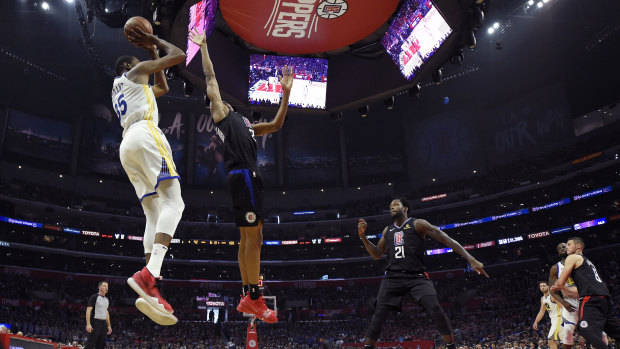 Warriors forward Kevin Durant shoots against the Clippers.