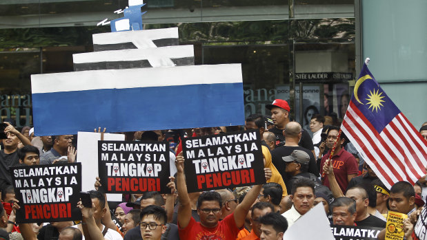 Protesters with an effigy of the luxury yacht Equanimity, which belongs to businessman Jho Low, one of the figures at the centre of the 1MDB sovereign wealth scandal.