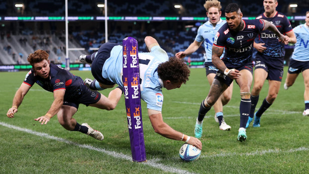 Mark Nawaqanitawase finishes in spectacular fashion for the Waratahs.