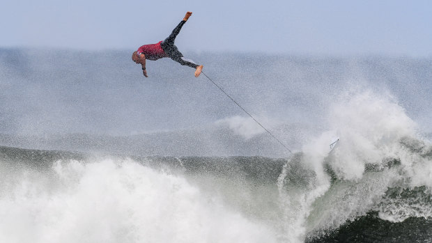 Veteran Kelly Slater bails out on a wave.