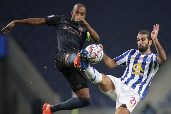 Manchester City's Fernandinho and Sergio Oliveira of Porto vie for possession during Wednesday's scoreless draw in Portugal.