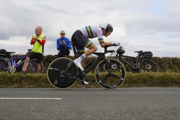 Rohan Dennis en route to his second consecutive time trial world championship in England last year. 