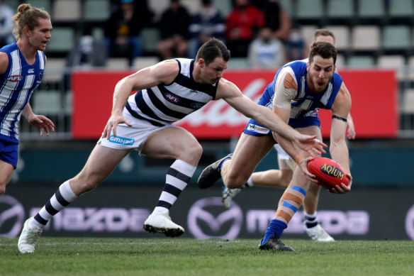 Patrick Dangerfield competes for the ball with Tristan Xerri.