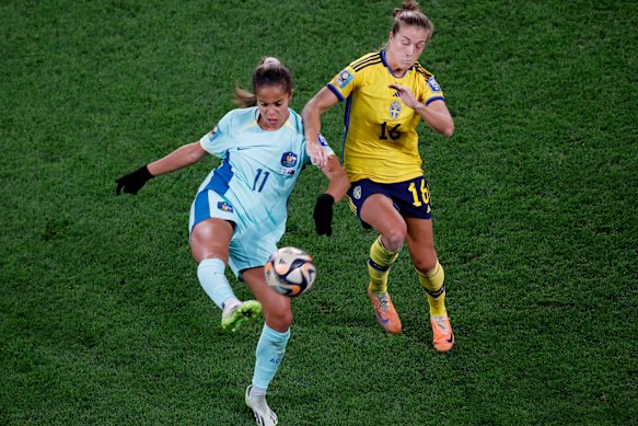 Mary Fowler and Filippa Angeldal fight for the ball.