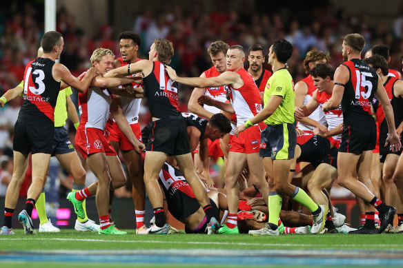 Swans and Bombers players scuffle after the incident involving Peter Wright and Harry Cunningham.