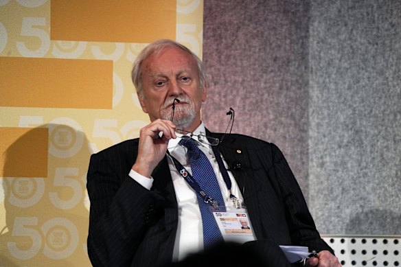 O ex-ministro das Relações Exteriores do Trabalho, Gareth Evans, disse que a Austrália deveria ficar longe do novo conselho de paz de Trump. 