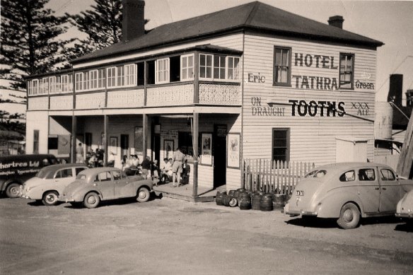 A photo of the hotel taken in the mid 20th century.