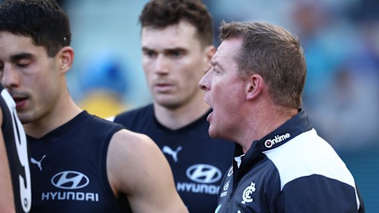 Voss vents at his players during the loss to North Melbourne. 