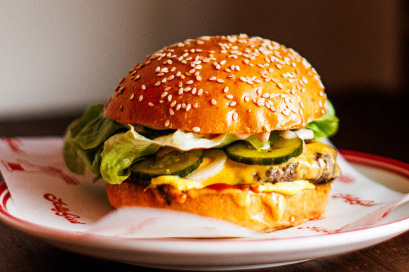 Cheeseburger at JollyGood Diner in Collingwood. 