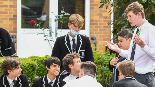 Students at Newington College enjoy lunch without mobile phones.