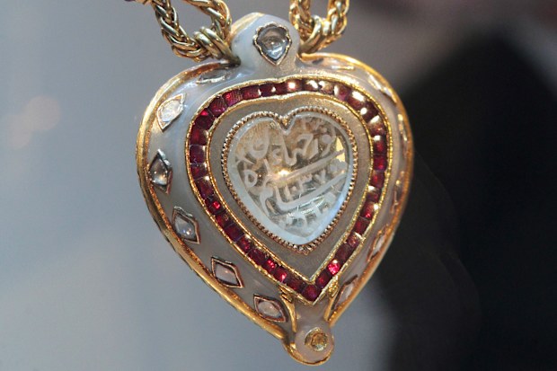 The Taj Mahal Diamond Pendant Necklace, collection of Elizabeth Taylor will auction by Christies in Hong Kong..24NOV11