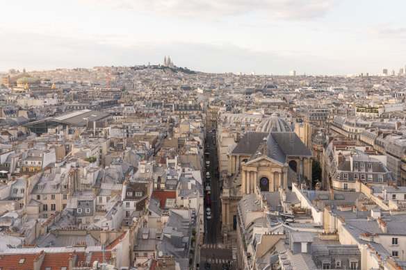 A paradise for pedestrians: A walking guide to Paris