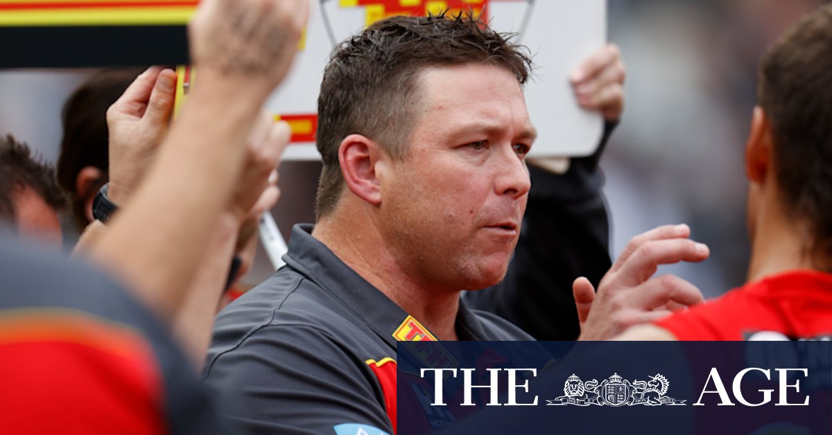 AFL 2022: Gold Coast Suns re-sign Stuart Dew on two-year contract - Vimarsana News