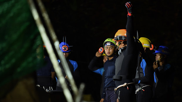 Thai divers prepare to walk into the Tham Luang cave.