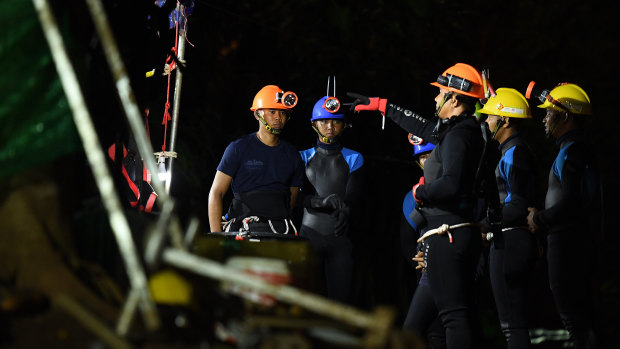 Thai divers prepare to walk into Tham Luang cave. 