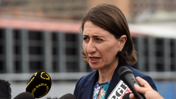 In an election pitch to older voters, NSW Premier Gladys Berejiklian has promised to extend the benefits of the state's Seniors Card to NSW residents over 60 who work more than 20 hours a week.