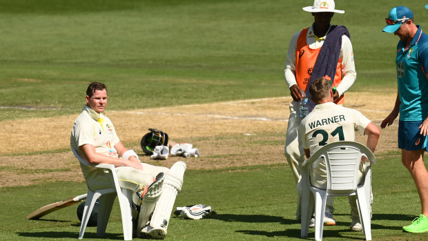 Steve Smith and David Warner resting at a drinks break.