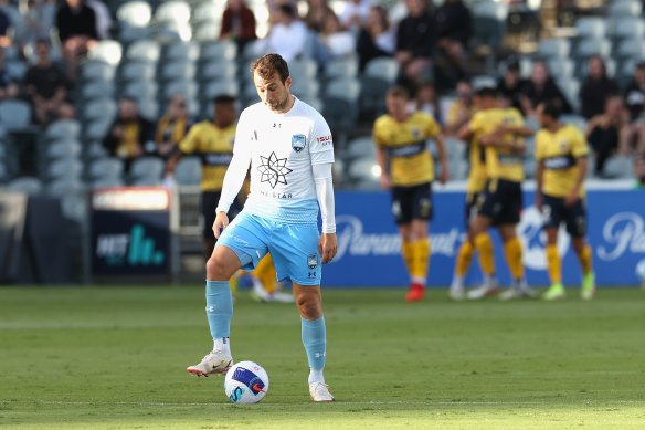 A dejected Adam Le Fondre reacts after the Mariners’ first goal on Sunday.