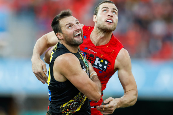 Toby Nankervis and Jarrod Witts do battle.