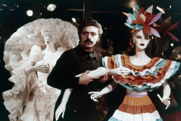 Waxwork mannequins were used by Paco Rabanne for the presentation of his 1973 collection of paper dresses.