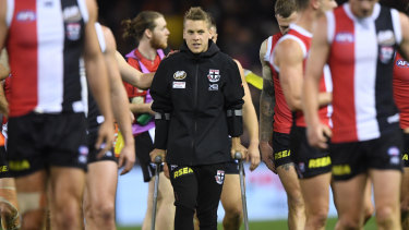 Jack Lonie injured his knee in the first quarter against the Crows.