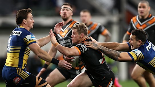 Sydney's NRL clubs are in limbo after the announcement Queensland would close its border to residents of the nation's most populous city from 1am Saturday.