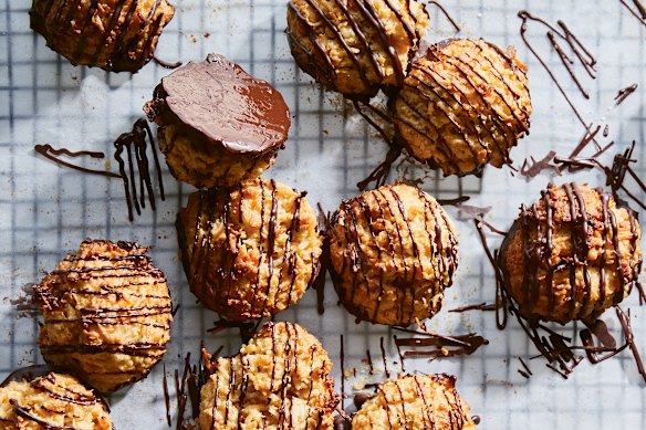 Puerto Rican besitos de coco evoke the flavours of coconut macaroons.